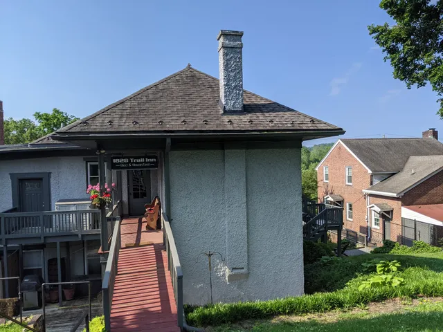 1828 Trail Inn Bed & Breakfast