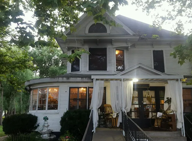 Periwinkle Place Manor