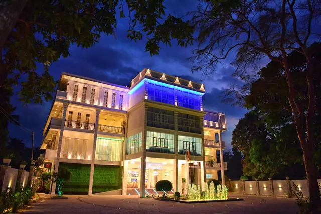 Royal Reach Family Resort