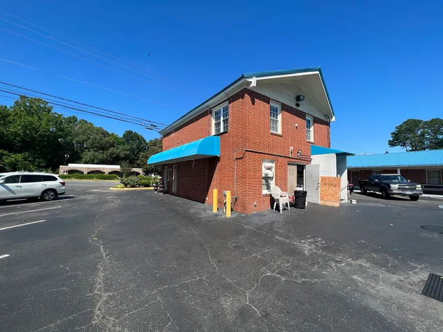 Merrimac Inn & Suites