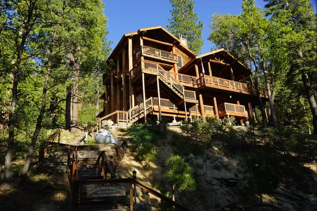 Yosemite West High Sierra Bed & Breakfast
