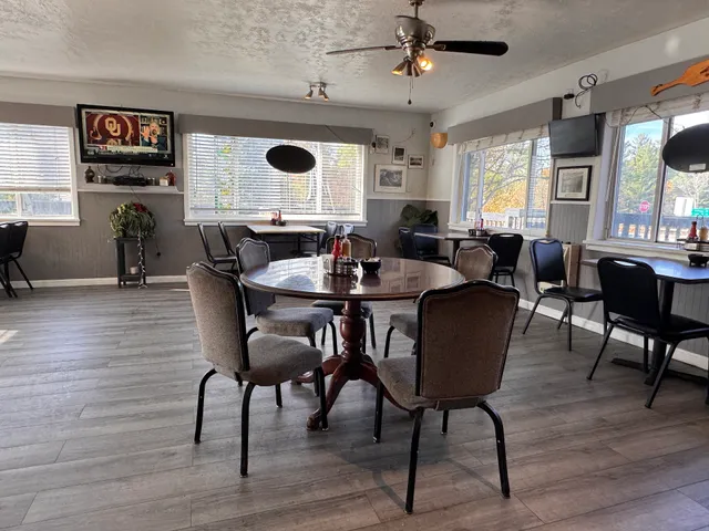 The Mystic River Cafe