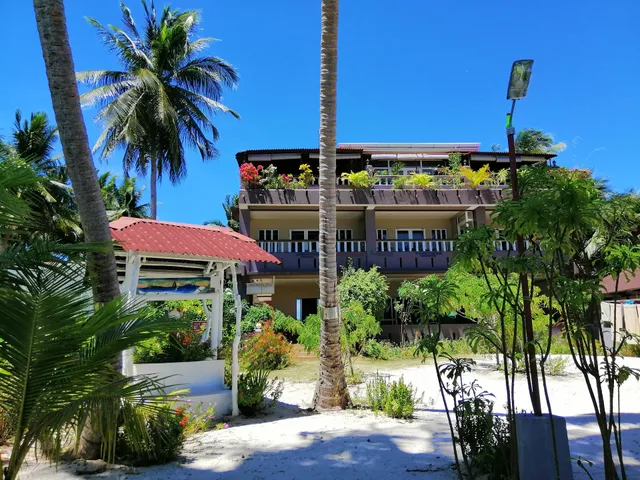 Tropicasa Siquijor Seafront Guest House