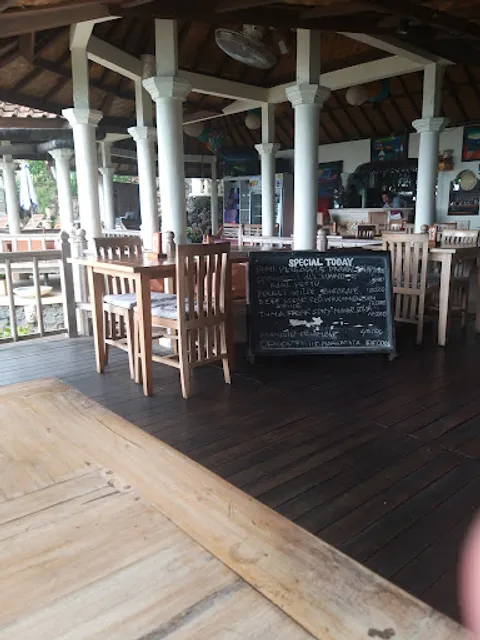 Komang John Cafe @ Blue Moon Villas (open to Public)
