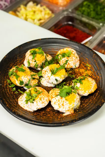 Veggiie Planet Kitchener - Vegetarian Indian Pizza, Burger and Street food Restaurant