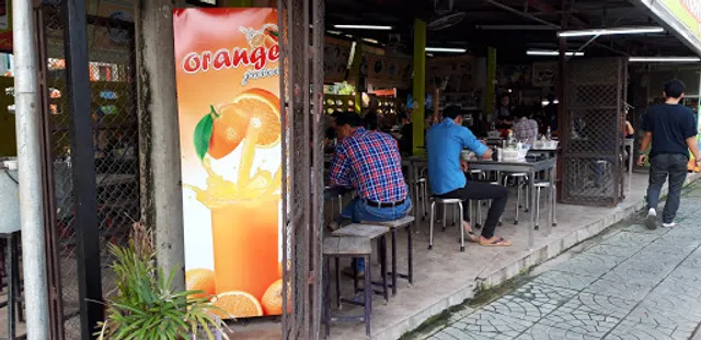 Nong Ju's Porridge Shop for Many Breakfast Dishes, Mukdahan City, Until 2pm