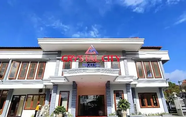 Crystal City Hotel