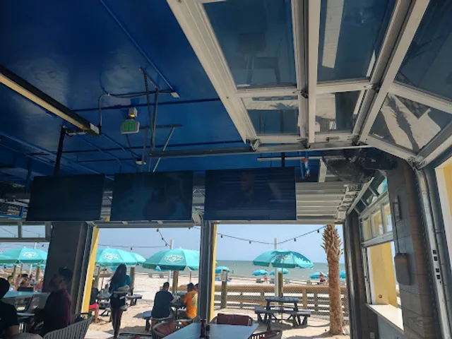 Lah De Dah Beach Bar & Grill