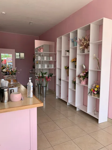 SAYURI coffee and flowers