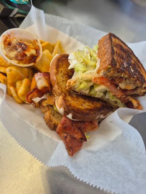 GG's Good Food & Pawsitive Vibes