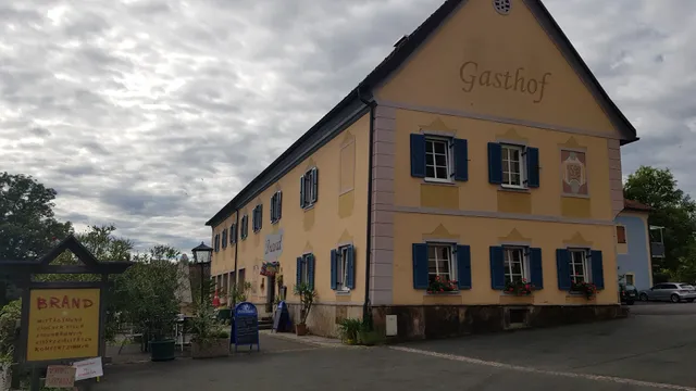 Gasthof - Gästezimmer - Weingut - Fischzucht - Brand