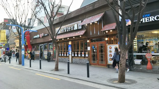 Hongik Univ. Station Sageori