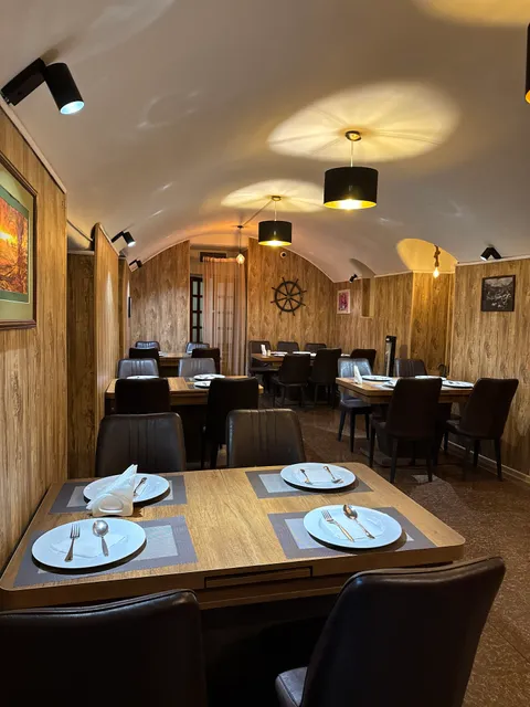 AL MADINA CAVE ( HALAL ) RESTAURANT ( Arab, Indian, Pakistani, and Thai Cuisine .) مطعم كهف المدينة ( حلال ) )