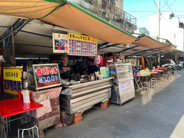 北港客運東陽香菇肉羹60年老店/招牌滷肉飯/雞肉飯/燙青菜/羹麵、乾麵、湯麵/苦瓜丸湯、貢丸湯、筍干排骨湯、蛤蜊雞腿湯/皮蛋豆腐/魷魚/嘉義客運/北港銅板美食/北港車頭公車站/雲林古早味/多日遊/朝天宮景點推薦/親子營養補氣/北港小吃/必買熱食名產