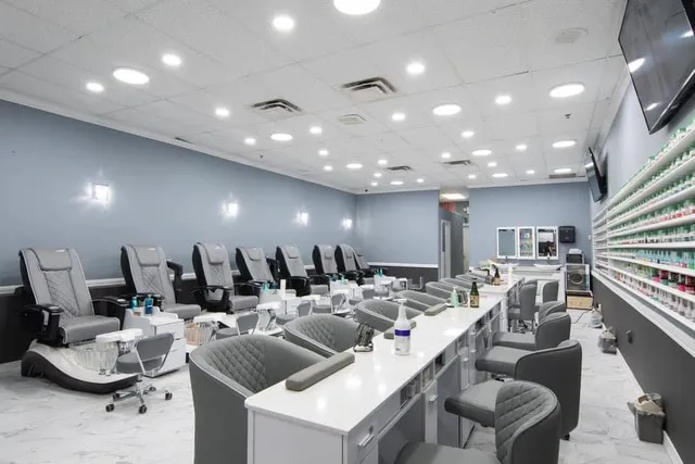 H A R T W E L L Nails & Spa