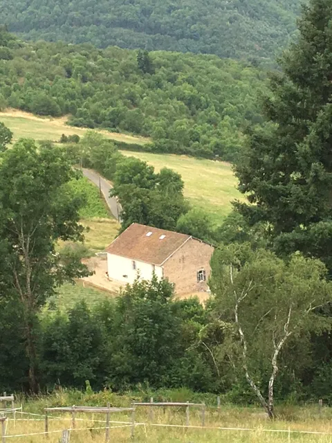 Verger Saint Vincent: grand gîte nature accueil cavaliers Goiis élevage chats sibériens BEAUJOLAIS