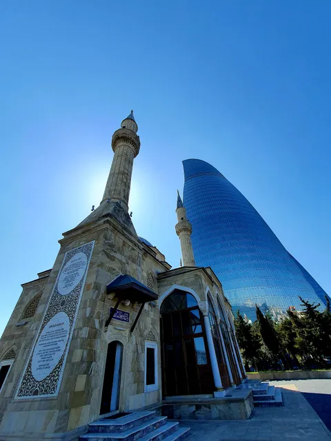 Həzi Aslanov Qəbirüstü Abidəsi (Hazi Aslanov Grave Monument)
