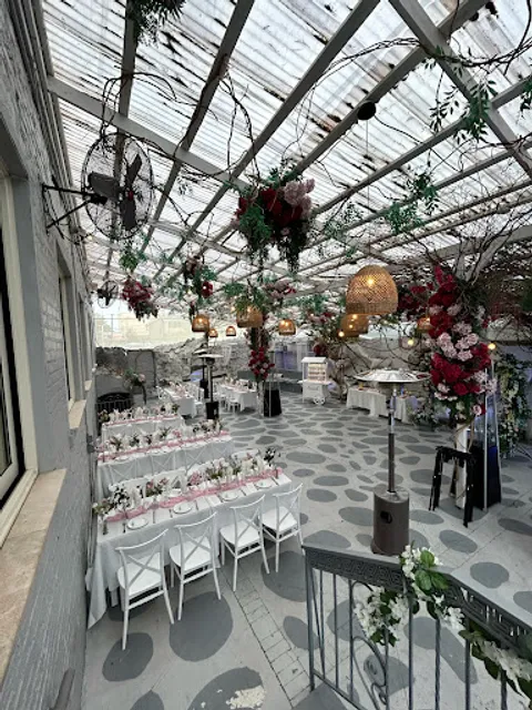 Laterna Estiatorio + Catering