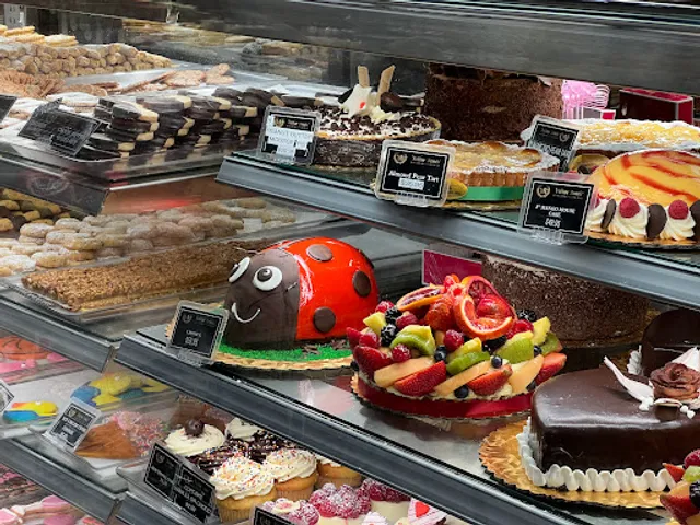 Mamolo’s Fine Pastries