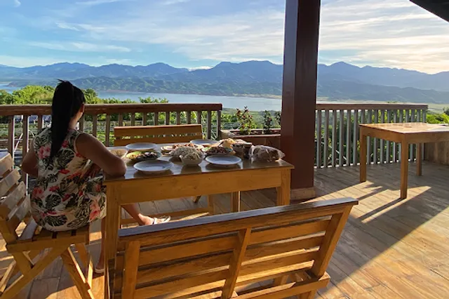 Farm Ridge Sierra 360 Cafe and Restaurant