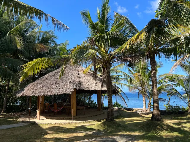 JohnLhea Beach & Cottages