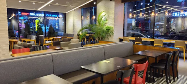 Hollys Coffee Daejeon Mannyeon Branch