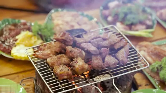 Chị Hạnh - Xôi & Bánh Cuốn Nóng