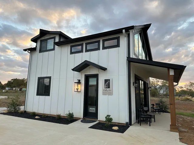 5 Fifty Five Vineyard & Winery