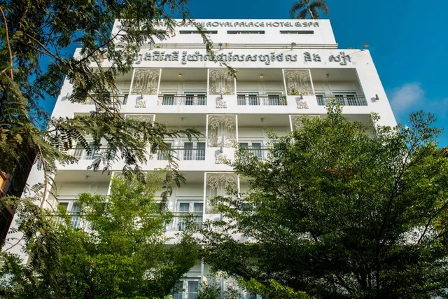 Frangipani Royal Palace Hotel