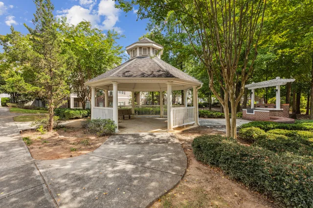 Village on the Green Apartments