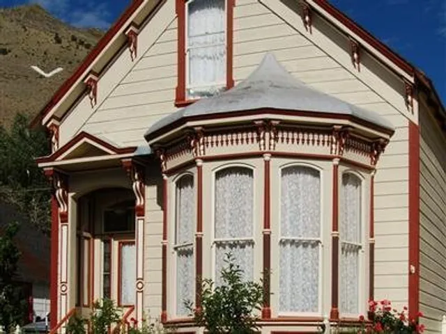 "B" Street House Bed and Breakfast