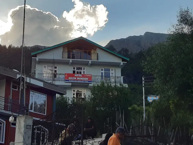 OYO 37122 Kalpa Mansion