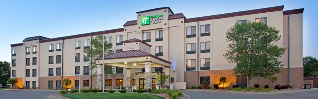 Holiday Inn Express & Suites Eden Prairie - Minnetonka by IHG
