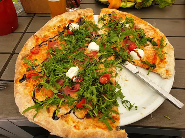 PizzOsteria & Tappas Bar Veronika Tomascinova