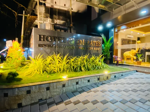 Hotel Emirates, Rooms and Banquet hall