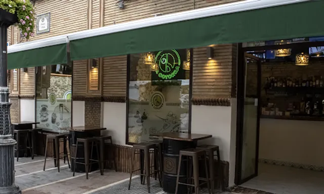 La Cotorra Food Plaza