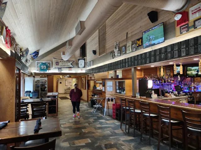 Famers Sports Bar & Grill