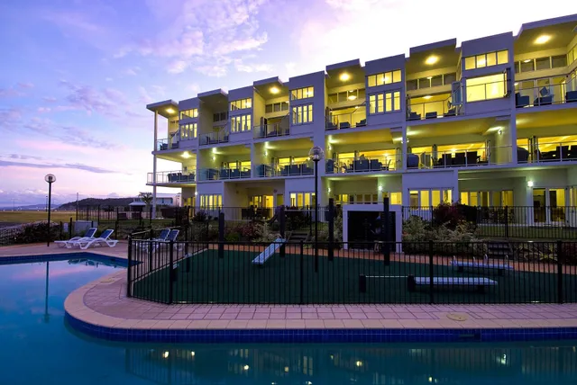 Beachside Magnetic Harbour Apartments