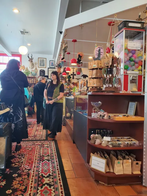 Bizarre Antiques & Oddities