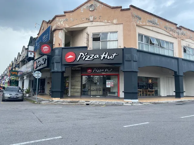 Pizza Hut Restaurant Batu Berendam