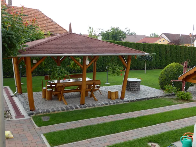 Sunshine Apartment and Guest House