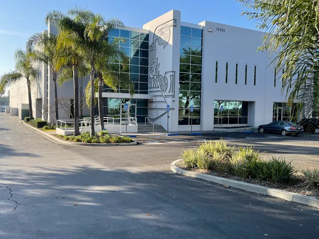 Crate & Barrel Warehouse