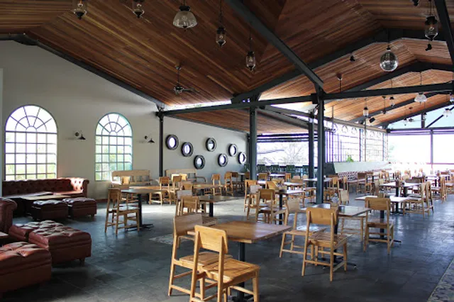 Fat Cats Bar & Restaurant