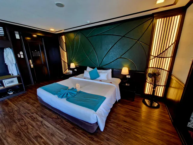 Peony Cruises Ha Long