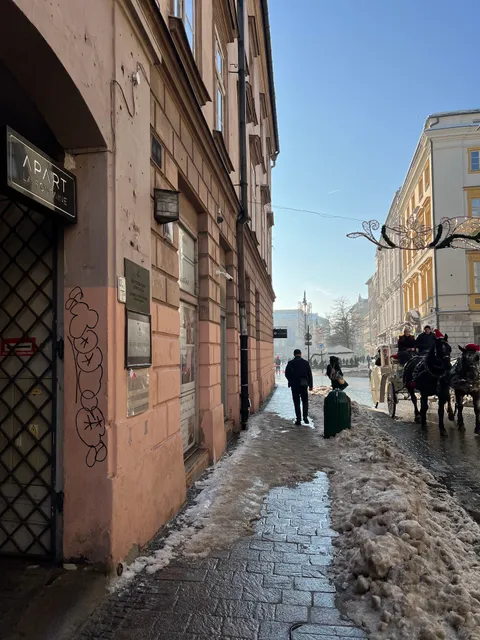 B&B APARTHOTEL LA FONTAINE CENTER CRACOW MAIN SQUARE