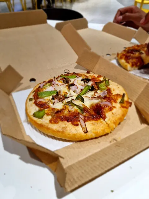Pizza Hut | Treasure Island Mall, Indore
