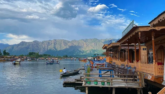Young Bombay Premium Heritage Houseboat