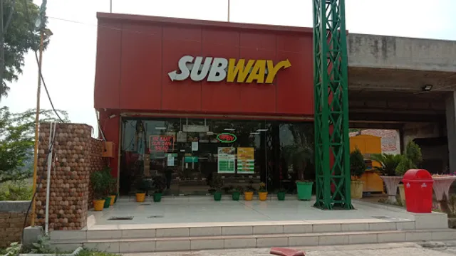 Subway Jagraon Highway
