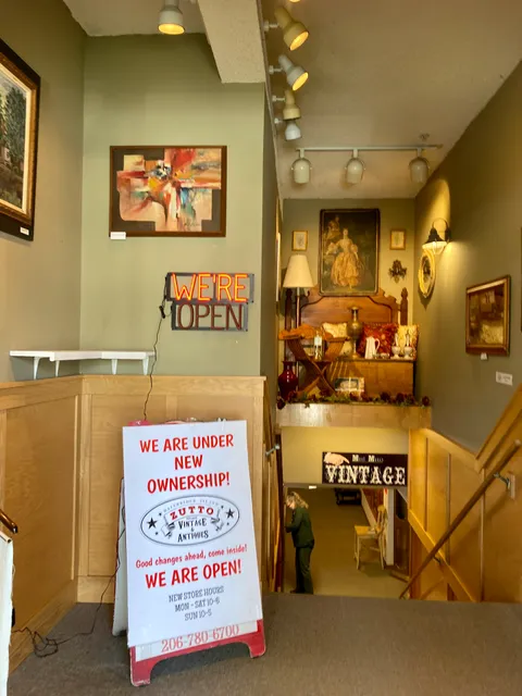 Zutto Vintage & Antiques