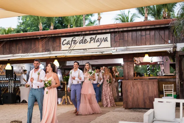 Café de Playa beach front restaurant and suites